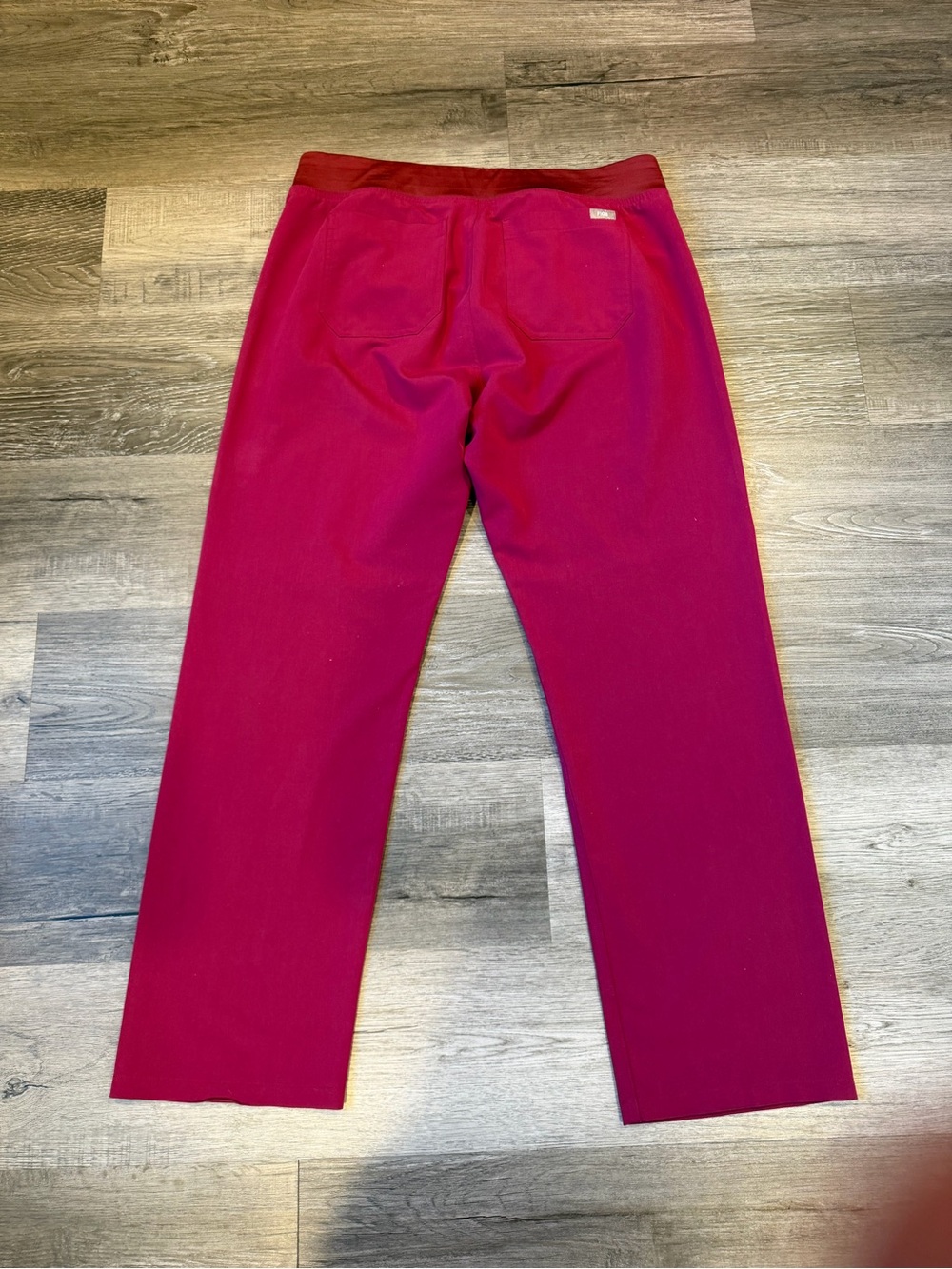 Figs Magenta 2 Pocket Scrub Top and Bottoms Size Large - Picture 6 of 6